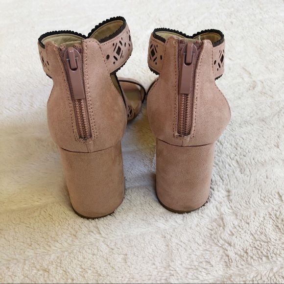 Chinese Laundry ✨ Dusty Rose Eyelet Style Sandals - Picture 5 of 6